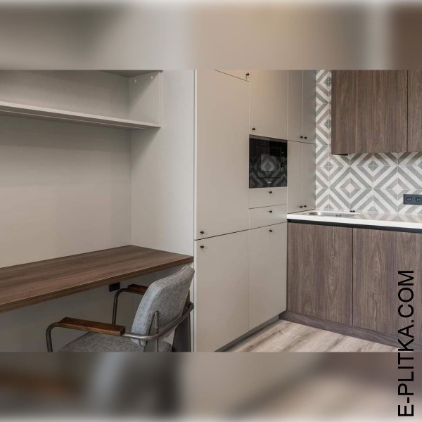 Кухня-студия с фасадами из серого ДСП и темного дерева