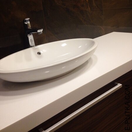 Столешница из акрила для ванной комнаты