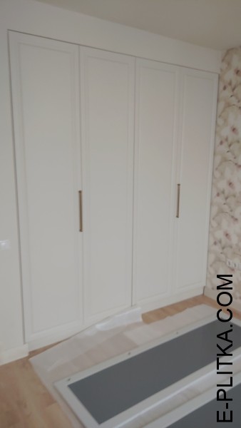 Білосніжні розпашні шафи з МДФ під емаллю