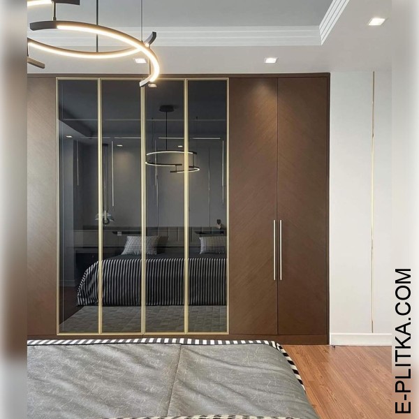 Шафа для спальні зі шпоном дерева і склом в золоті.