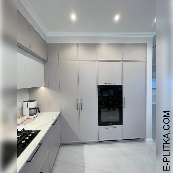 Изготавливаем кухни в Киеве под заказ любых размеров и по индивидуальному дизайн-проекту. Стильная фрезерованная мебель в кухню цвета серый сатин с белым матовым лаком со столешницей из кварцевого камня. ЗВОНИТЕ ☎️ (063) 641 35 65 ✔️ Лучшее качество!