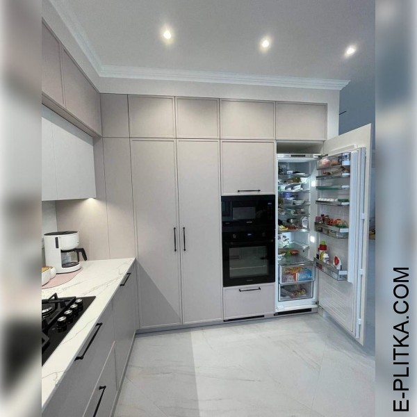 Кухня сірий сатин з білим у неокласичній фрезеруванні