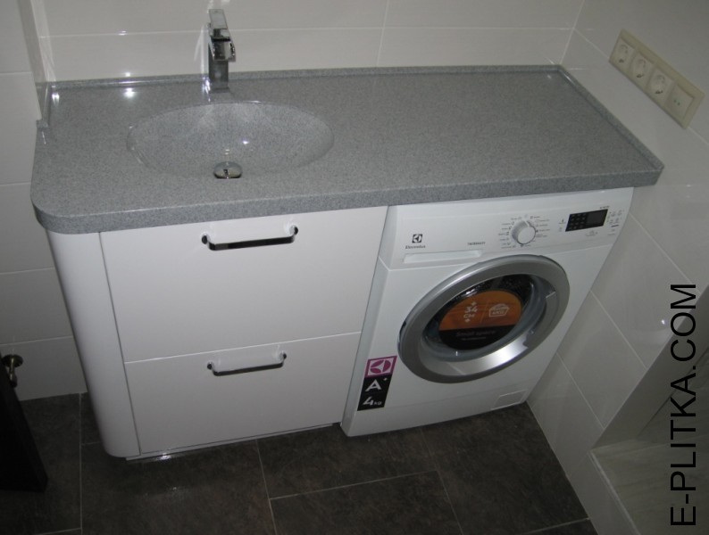 Производство мебели для ванной с накладной раковиной на заказ