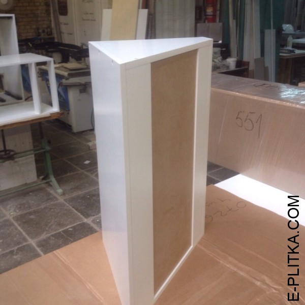 Встроенная мебель для ванной со столешницей