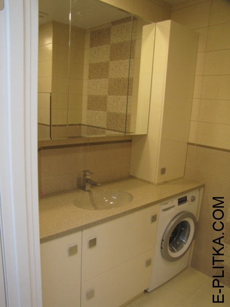 Встроенная мебель для ванной со столешницей