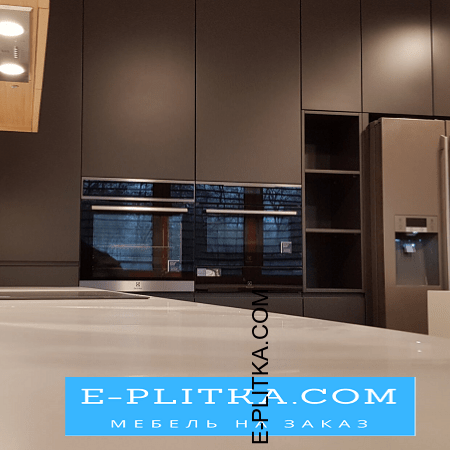 Матовая кухня «Marrone» с белым островом