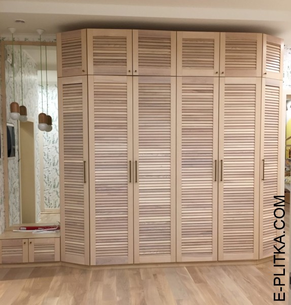 Гарна жалюзійна шафа в еко-стилі
