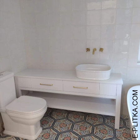 Мебель для ванной комнаты с накладной фаянсовой раковиной