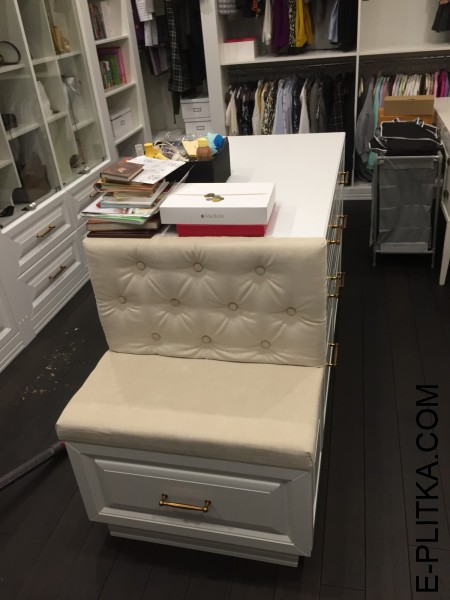 Просторная и вместительная гардеробная комната 1