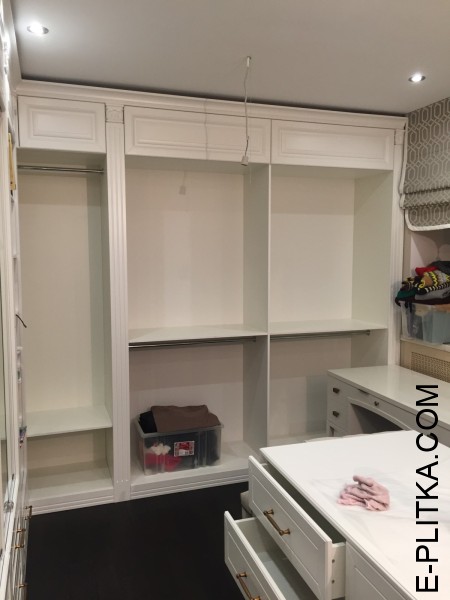 Просторная и вместительная гардеробная комната 1