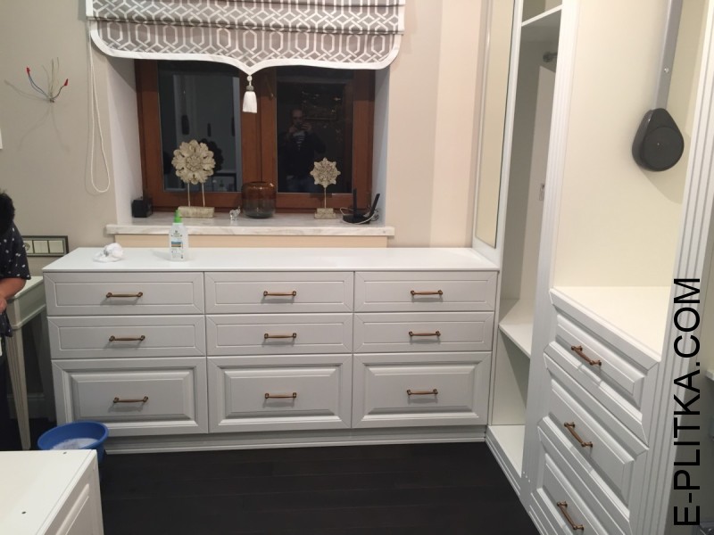 Просторная и вместительная гардеробная комната 1