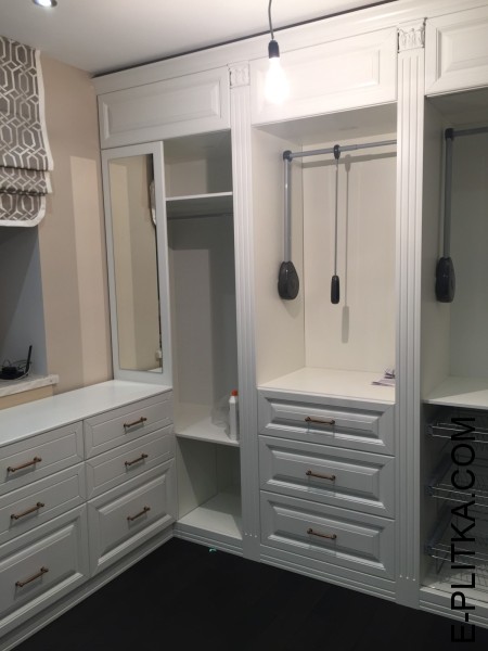 Просторная и вместительная гардеробная комната 1