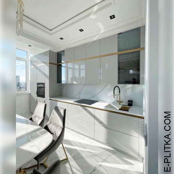 Глянцева кухня сірого кольору у стилі сучасна класика