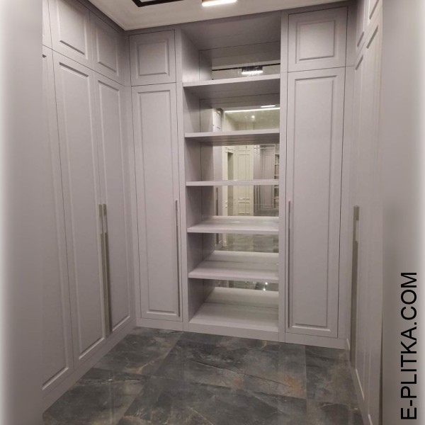 П-образный гардеробный шкаф, стиль современная классика
