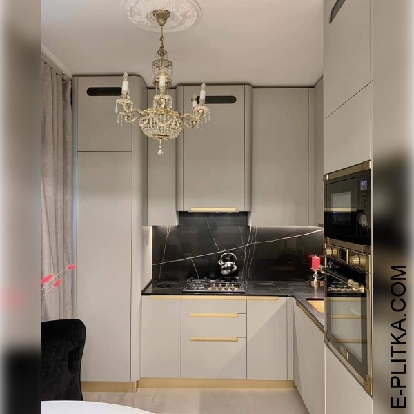 Изготавливаем кухни в Киеве под заказ любых размеров и по индивидуальному дизайн-проекту. Модная угловая мебель в кухню с оттенком кашемир под черной столешницей из кварцевого камня. ЗВОНИТЕ ☎️ (063) 641 35 65 ✔️ Лучшее качество!