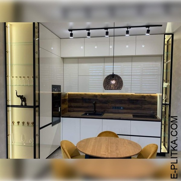 Акрилова кухня в білому глянці зі стільницею під дерево