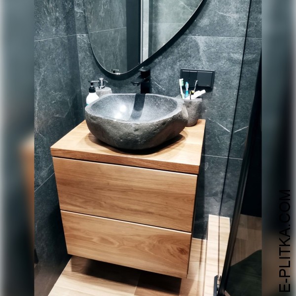 Виготовляємо меблі для ванної з дерева в Києві на замовлення нестандартних розмірів та за індивідуальним дизайн-проектом. Дерев&#39;яна тумба з масиву дуба з дерев'яною стільницею під кам&#39;яну раковину-чашу у ванну кімнату. ТЕЛЕФОНУЙТЕ ☎️ +38(073) 576 