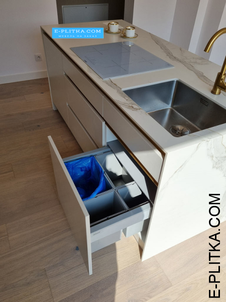 Крута кухня «Glow» з кухонним острівцем