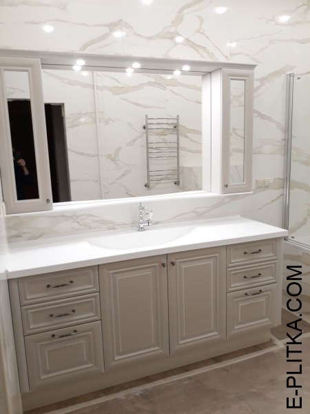 Мебель для ванной с двумя раковинами по индивидуальному проекту