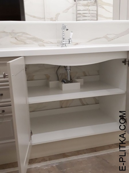 Мебель для ванной с двумя раковинами по индивидуальному проекту