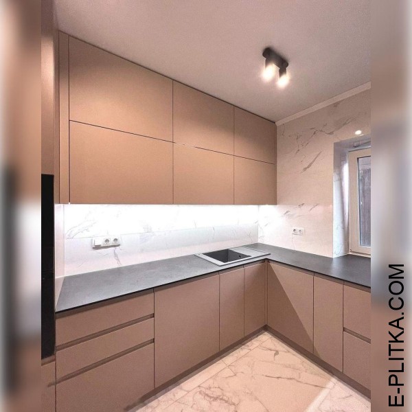 Кухня кольору капучіно з інтегрованими ручками