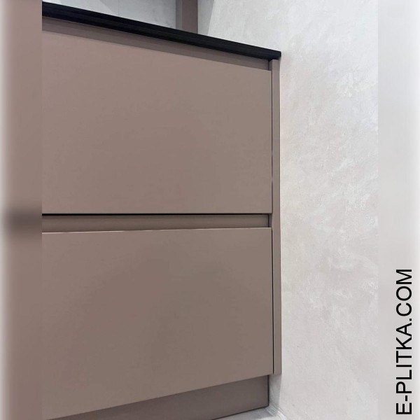 Кухня кольору капучіно з інтегрованими ручками