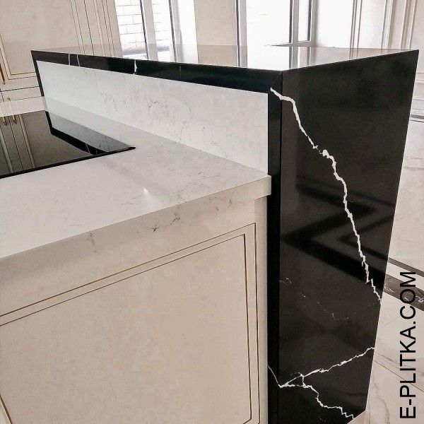 Кухня с патиной в итальянских фасадах цвета айвори