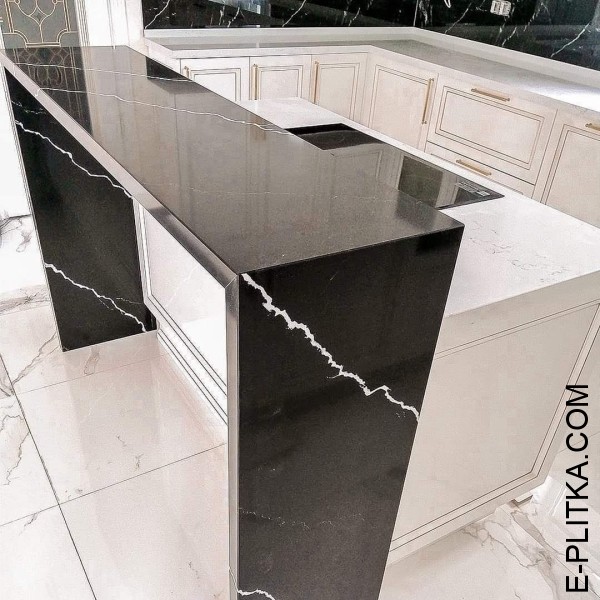 Кухня с патиной в итальянских фасадах цвета айвори