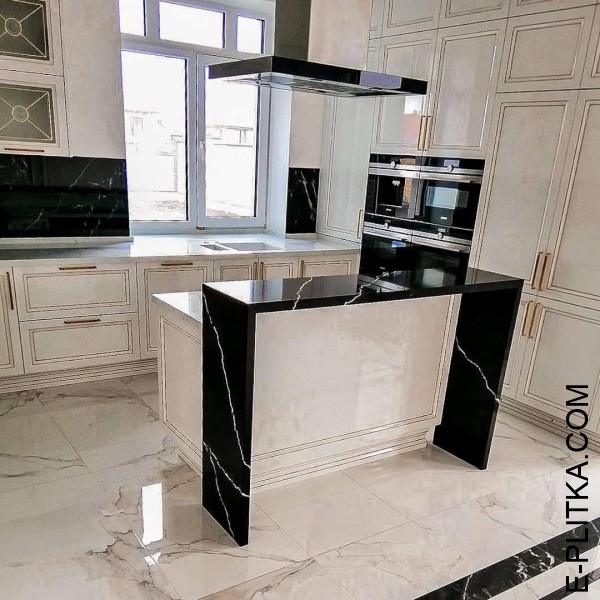 Изготавливаем кухни в Киеве под заказ любых размеров и по индивидуальному дизайн-проекту. Модная патинированная мебель в кухню цвета айвори с островом-барной стойкой и столешницей из кварцевого камня. ЗВОНИТЕ ☎️ (063) 641 35 65 ✔️ Лучшее качество!