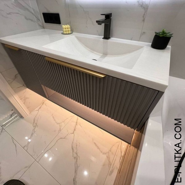 Заказная тумба под столешницу в ванную в Киеве под заказ нестандартных размеров и по индивидуальному дизайн-проекту. Ванная комната с современной тумбой серого цвета, рифлеными фасадами типа вельвет, под столешницей. ЗВОНИТЕ ☎️ +38(073) 576 63 03 ✔️ Лучше