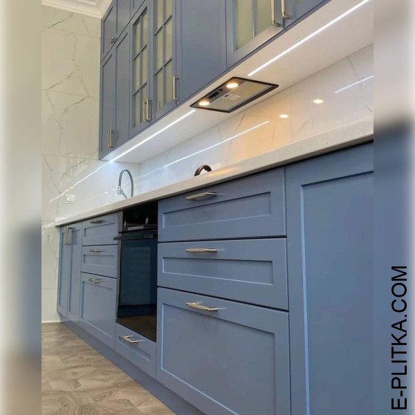 Изготавливаем кухни в Киеве под заказ любых размеров и по индивидуальному дизайн-проекту. В стиле неоклассики мебель в кухню синего цвета с белой столешницей из акрилового камня. ЗВОНИТЕ ☎️ (063) 641 35 65 ✔️ Лучшее качество!