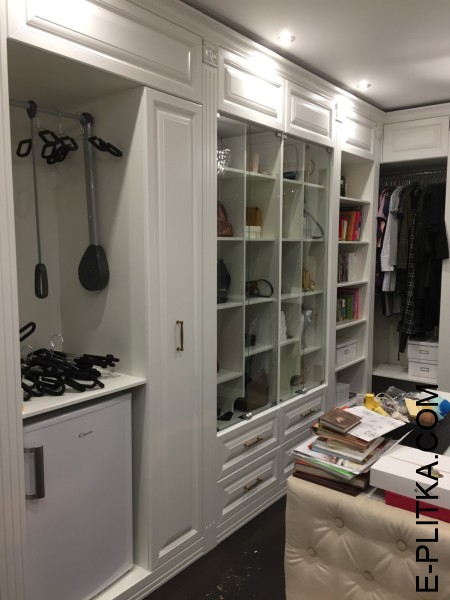 Просторная и вместительная гардеробная комната 2