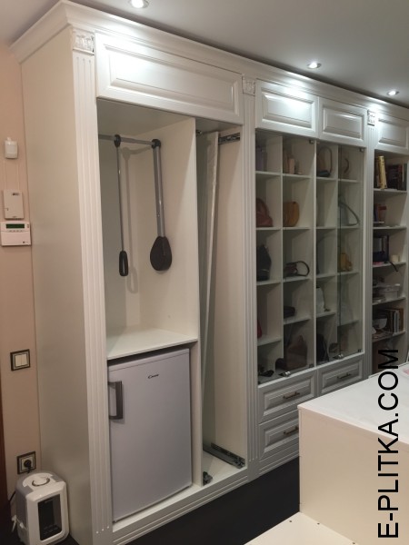 Просторная и вместительная гардеробная комната 2