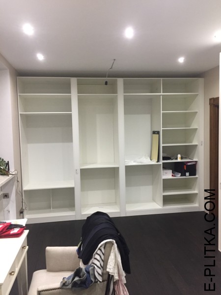 Просторная и вместительная гардеробная комната 2