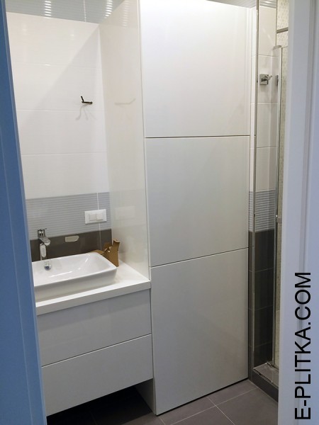 подвесная тумба под умывальник на заказ в ванную. мебель в ванную белого цвета.