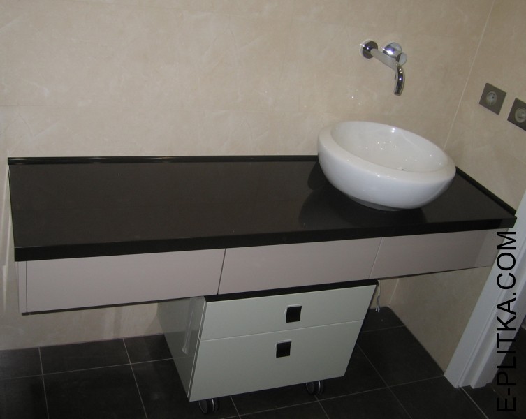 Мебель для ванной со столешницей и накладной раковиной