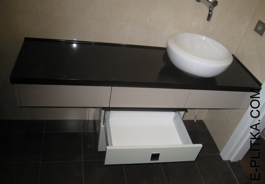 Мебель для ванной со столешницей и накладной раковиной