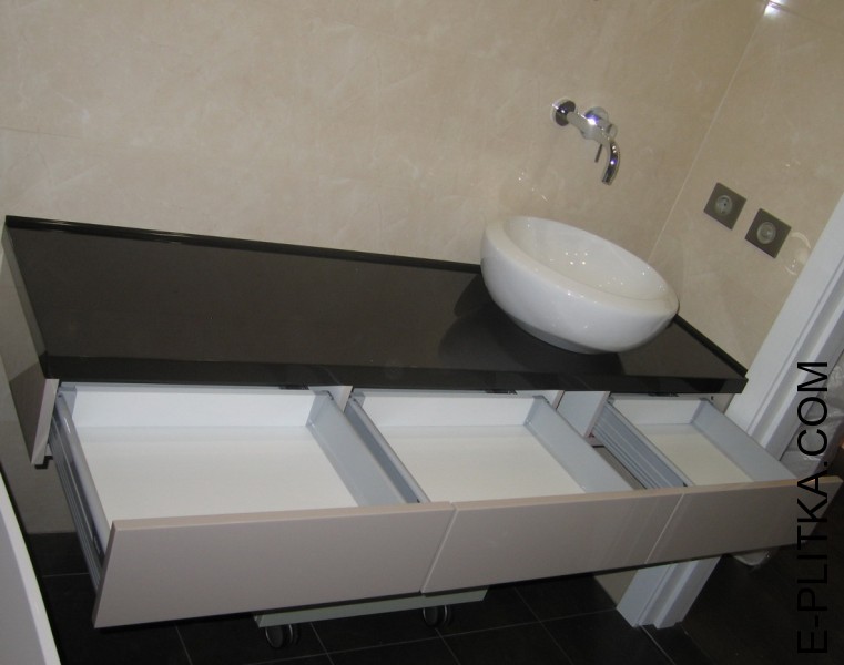 Мебель для ванной со столешницей и накладной раковиной