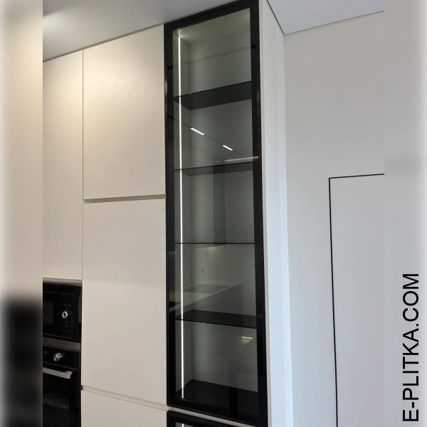 Кухня білий верх низ під дерево з островом