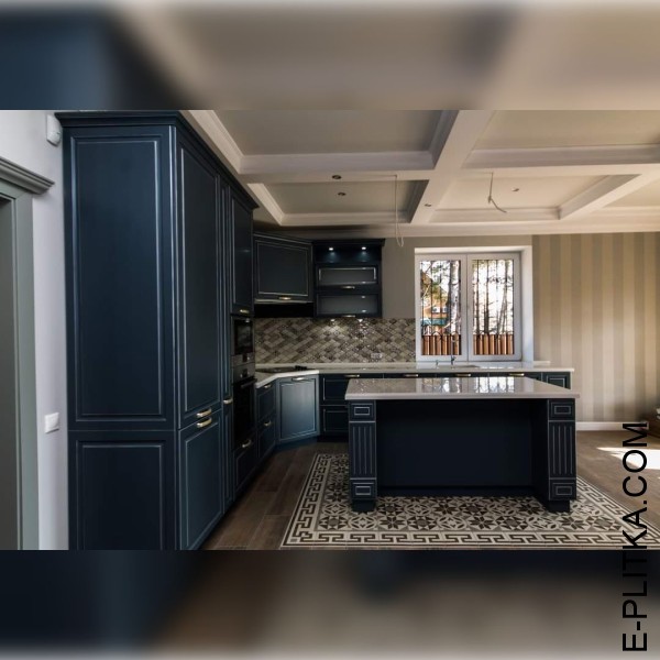 Сине-серая кухня с фрезерованными фасадами крашенными с патиной