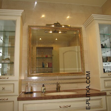 Зеркало для ванной со светильником