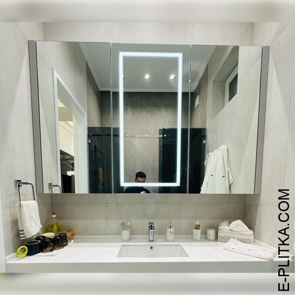 Виготовимо дзеркало на стіну ванної в Києві на замовлення нестандартних розмірів та за індивідуальним дизайн-проектом. Настінне дзеркало з вбудованою шафою для ванної та підсвіткою у дзеркальних дверцятах. ТЕЛЕФОНУЙТЕ ☎️ +38(073) 576 63 03 ✔️ Найкраща які