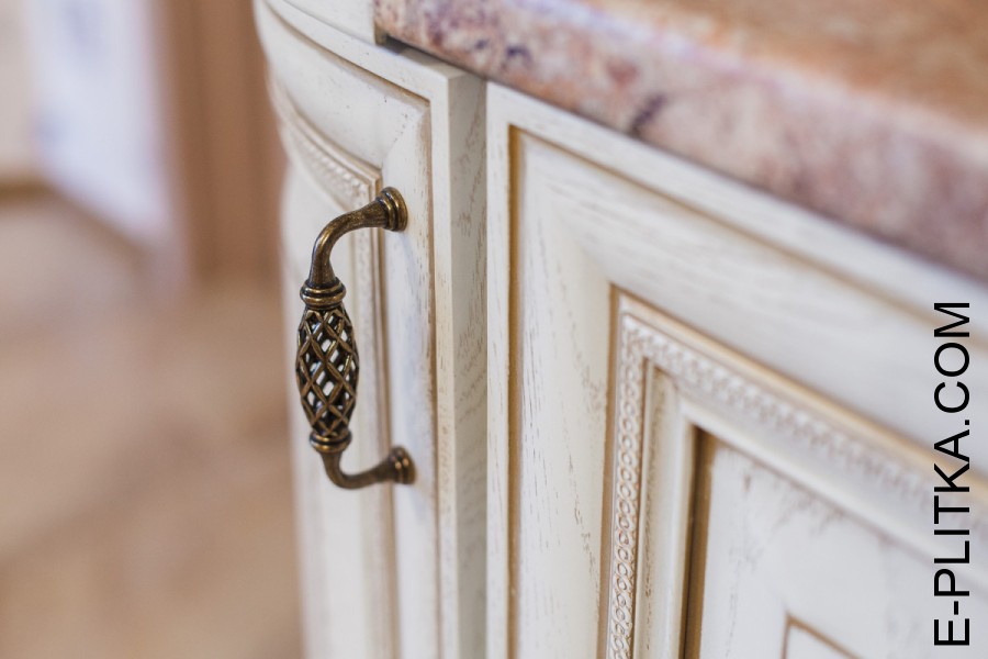 Кухня Классическая в белых тонах