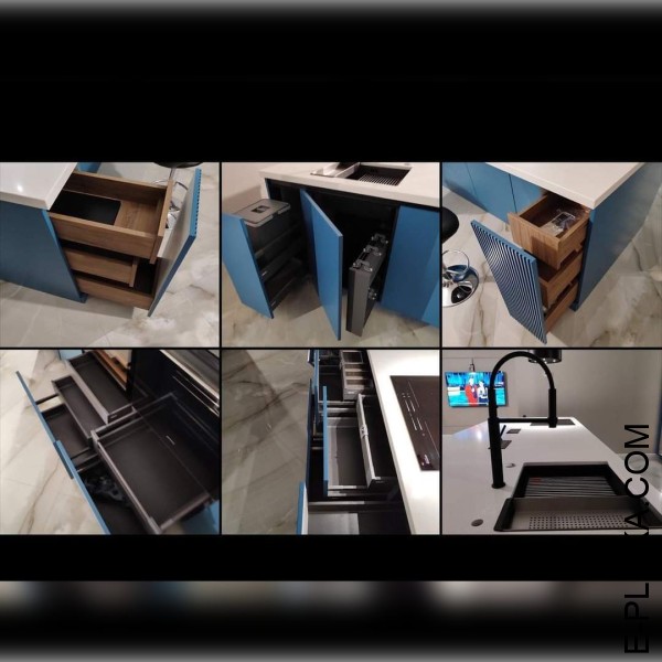 Кухня синяя с островом и белой столешницей