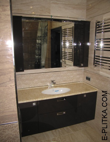 Меблі для ванної кімнати зі стільницею на 135 см