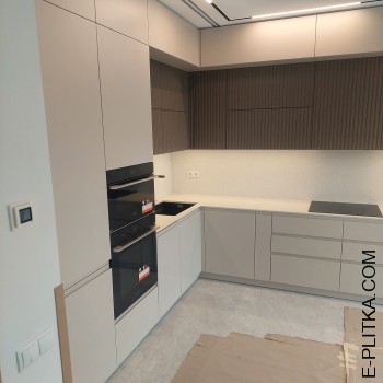 Кухня в сучасному стилі до стелі