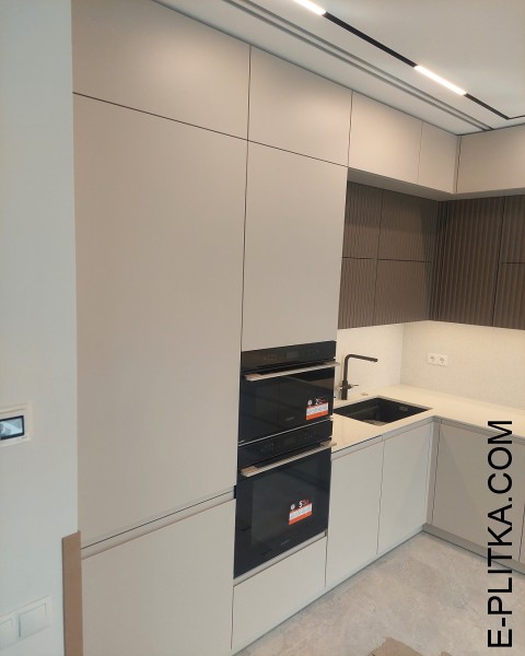 Кухня в современном стиле до потолка