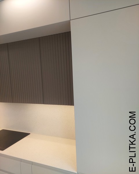 Кухня в современном стиле до потолка