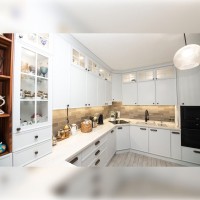 Білий колір кухні в стилі сучасного провансу