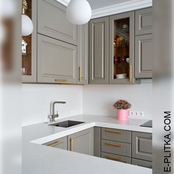 Изготавливаем кухни в Киеве под заказ любых размеров и по индивидуальному дизайн-проекту. Модного стиля мебель в кухню серо-бежевого оттенка со столешницей из акрила. ЗВОНИТЕ ☎️ (063) 641 35 65 ✔️ Лучшее качество!